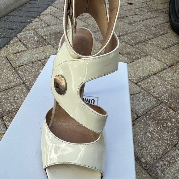 Versace Heels Straps 9 (39) - Picture 3 of 13